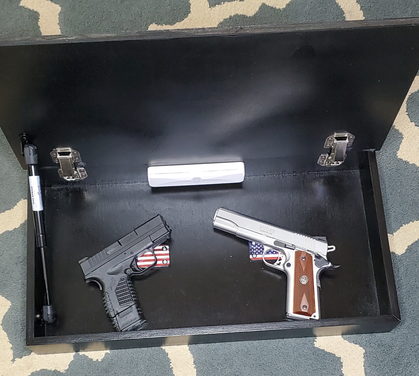 12x22 Concealment Case with Flag Front