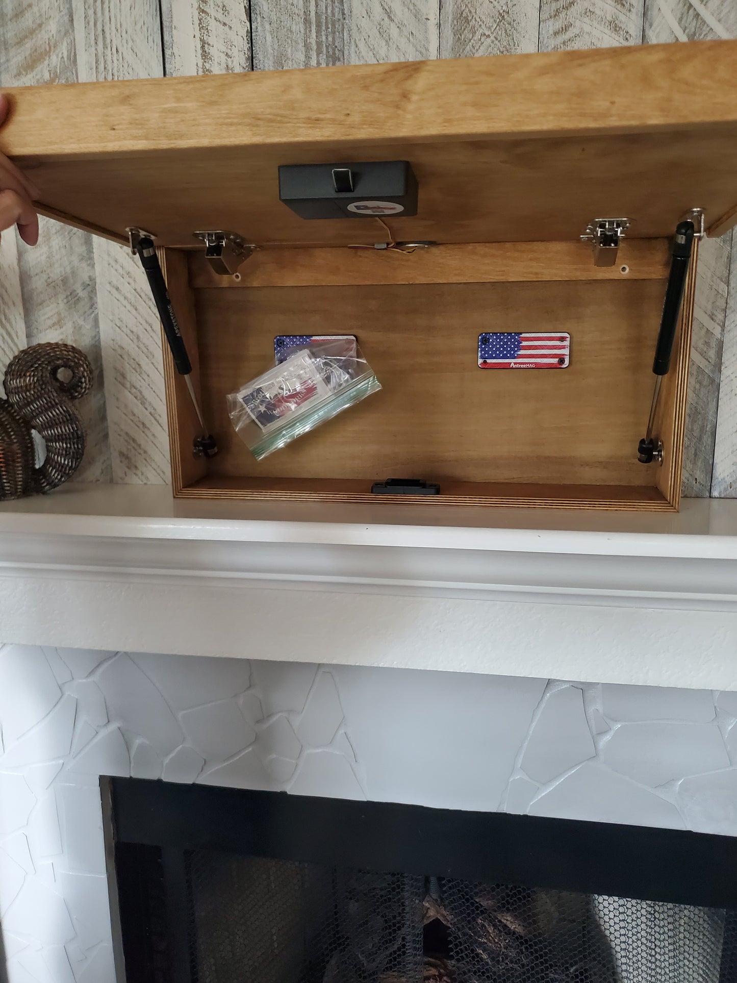 12x22 Concealment Case with Flag Front